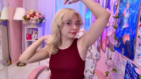 Snapshot of coconut_mia chatting on 09.10.25 Mia online show from 09.10.25