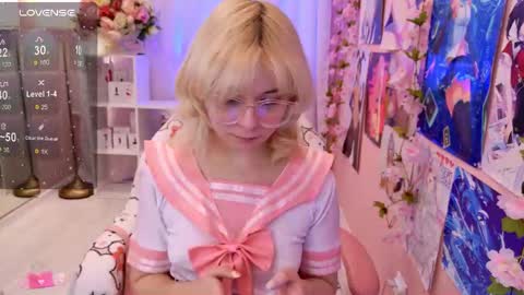 Snapshot of coconut_mia chatting on 09.23.25 Mia online show from 09.23.25