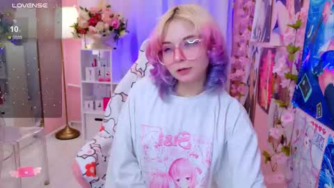 Snapshot of coconut_mia chatting on 11.07.25 Mia online show from 11.07.25