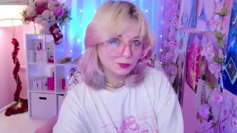 Snapshot of coconut_mia chatting on 12.17.25 Mia online show from 12.17.25