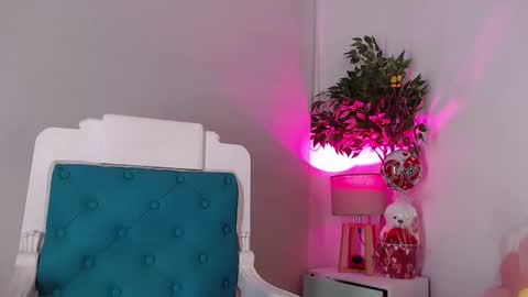 Snapshot of cofee_dreams chatting on 02.24.25 Coffee Dreams online show from 02.24.25