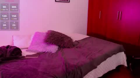 Phia And Luna online show from 10.31.25