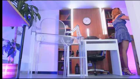 Snapshot of colete_milf chatting on 10.08.25 Samantha online show from 10.08.25