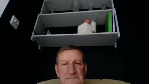 Snapshot of colinbeech chatting on 10.23.25 colinbeech online show from 10.23.25