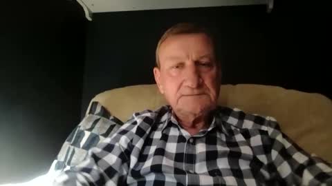 Snapshot of colinbeech chatting on 10.24.25 colinbeech online show from 10.24.25