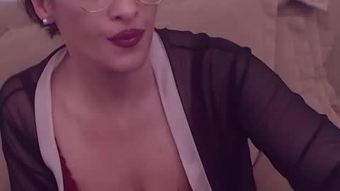 Snapshot of college_dream_bbw chatting on 05.01.26 Maddison online show from 05.01.26