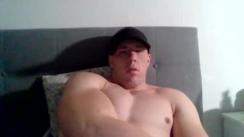 Snapshot of college_muscle chatting on 02.01.25 foreverxshredded online show from 02.01.25