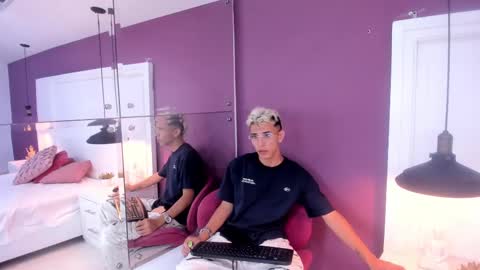 Snapshot of colleman_horny chatting on 01.22.25 COLLEMAN online show from 01.22.25