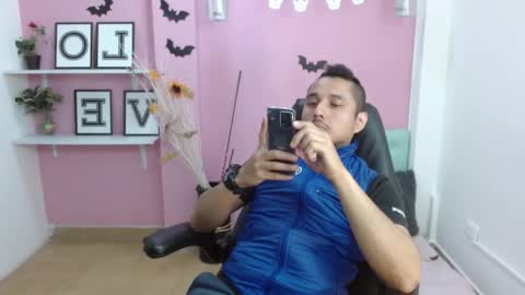 Snapshot of colombiachatur chatting on 10.30.25 colombiachatur online show from 10.30.25