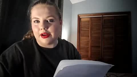 Snapshot of comeinnym chatting on 12.14.25 Nym online show from 12.14.25