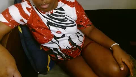 Snapshot of comicalcara chatting on 11.15.25 Cara online show from 11.15.25