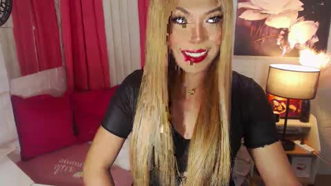 Snapshot of commanderofsexx chatting on 01.26.25 QUEEN SABRINA online show from 01.26.25