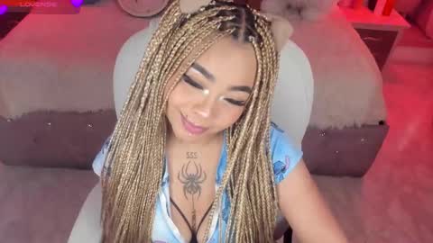 Snapshot of conny_curly chatting on 03.05.25 Conny online show from 03.05.25