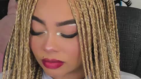 Snapshot of conny_curly chatting on 09.23.25 Conny online show from 09.23.25