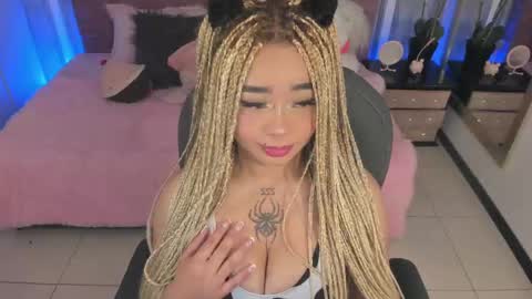 Snapshot of conny_curly chatting on 10.02.25 Conny online show from 10.02.25