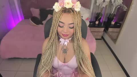 Snapshot of conny_curly chatting on 10.07.25 Conny online show from 10.07.25