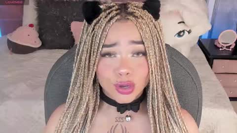 Snapshot of conny_curly chatting on 11.08.25 Conny online show from 11.08.25