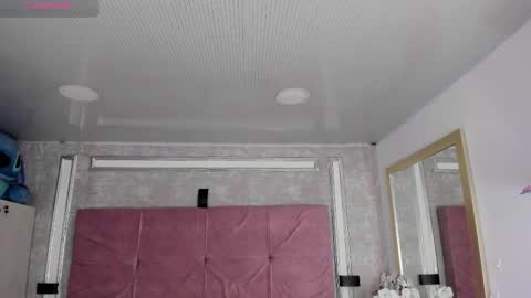 Snapshot of conny_curly chatting on 11.18.25 Conny online show from 11.18.25