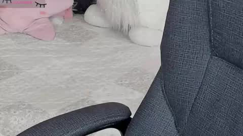 Snapshot of conny_curly chatting on 11.19.25 Conny online show from 11.19.25