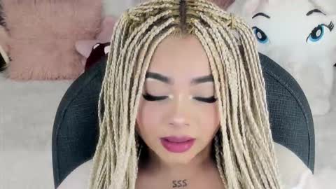 Snapshot of conny_curly chatting on 02.14.26 Conny online show from 02.14.26