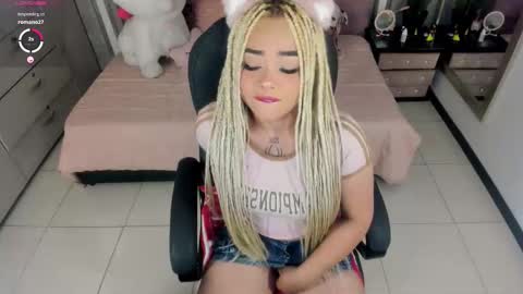 Snapshot of conny_curly chatting on 02.25.26 Conny online show from 02.25.26