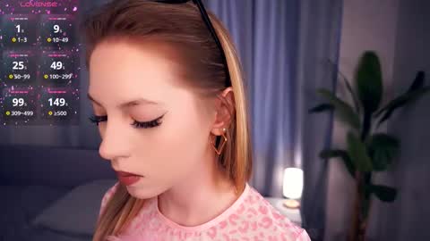 Snapshot of constanceglascov chatting on 09.17.25 Hello im Sofia Welcme to my room .More hugs and kiss for you online show from 09.17.25