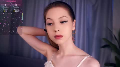 Snapshot of constanceglascov chatting on 09.18.25 Hello im Sofia Welcme to my room .More hugs and kiss for you online show from 09.18.25