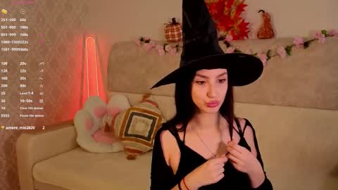 coochyy online show from 10.31.25