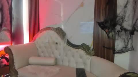 Snapshot of coraliebronson chatting on 10.30.25 Coralie Bronson online show from 10.30.25