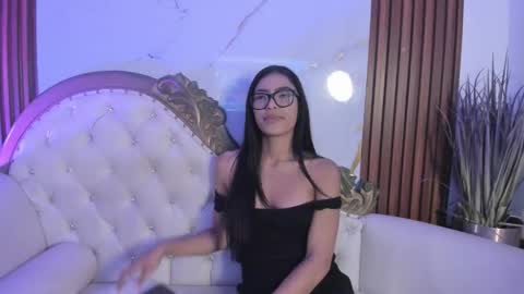 Snapshot of coraliebronson chatting on 11.11.25 Coralie Bronson online show from 11.11.25