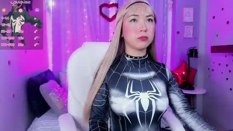 Snapshot of coralinericce_ chatting on 02.19.25 Coral Stefani online show from 02.19.25