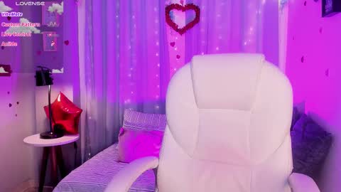 Snapshot of coralinericce_ chatting on 03.07.25 Coral Stefani online show from 03.07.25