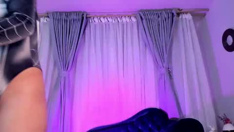 Snapshot of coralinericce_ chatting on 09.11.25 Coral Stefani online show from 09.11.25