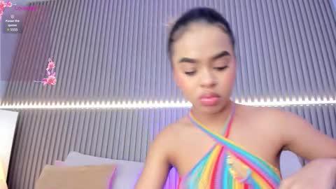 coralineross_ online show from 10.04.25