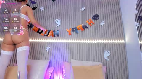 coralineross_ online show from 10.15.25