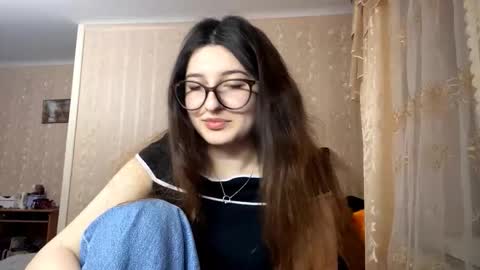 Elisheva online show from 11.04.25