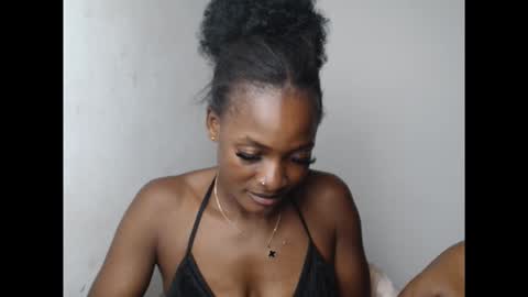 Snapshot of cornxslut chatting on 11.11.25 cornxslut online show from 11.11.25