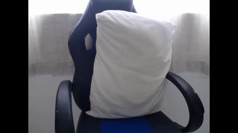 Snapshot of corolaxxl chatting on 12.16.25 corolaxxl online show from 12.16.25