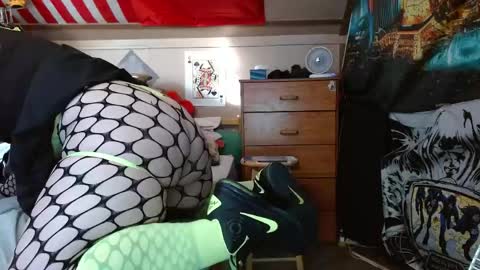 Snapshot of cosmicjones88 chatting on 04.22.26 cosmicjones88 online show from 04.22.26