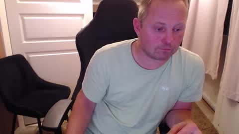 Snapshot of couple3845 chatting on 11.09.25 couple3845 online show from 11.09.25