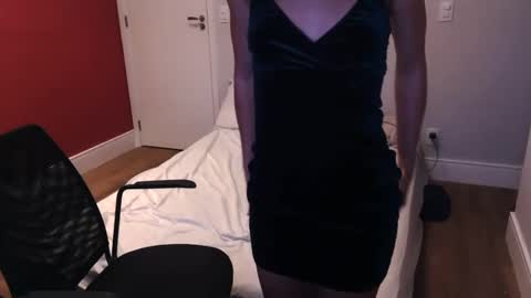 Snapshot of couple_nuts chatting on 12.14.24 couple_nuts online show from 12.14.24