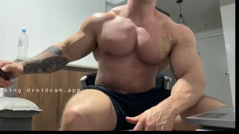 Snapshot of couplemuscle40 chatting on 10.24.25 couplemuscle40 online show from 10.24.25