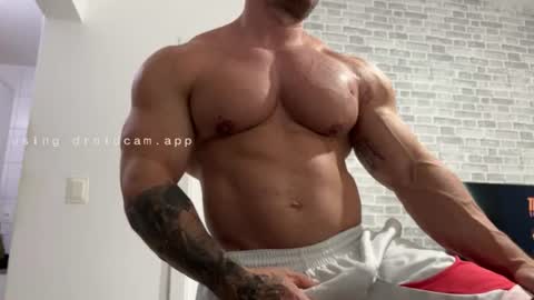 Snapshot of couplemuscle40 chatting on 07.01.26 couplemuscle40 online show from 07.01.26