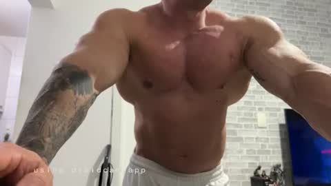 Snapshot of couplemuscle40 chatting on 07.03.26 couplemuscle40 online show from 07.03.26