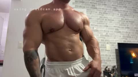 Snapshot of couplemuscle40 chatting on 07.04.26 couplemuscle40 online show from 07.04.26