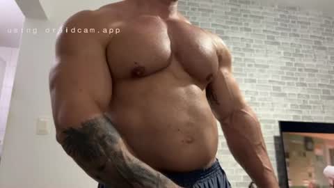 Snapshot of couplemuscle40 chatting on 07.07.26 couplemuscle40 online show from 07.07.26