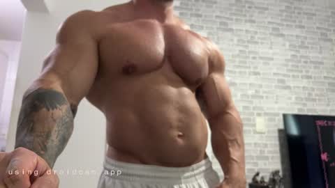Snapshot of couplemuscle40 chatting on 07.07.26 couplemuscle40 online show from 07.07.26
