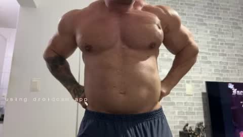 Snapshot of couplemuscle40 chatting on 07.11.26 couplemuscle40 online show from 07.11.26