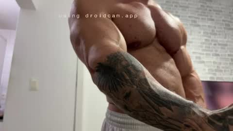 Snapshot of couplemuscle40 chatting on 07.11.26 couplemuscle40 online show from 07.11.26