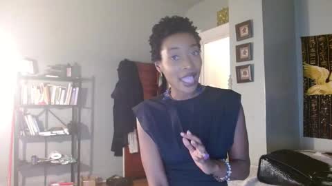 Courtney online show from 10.14.25